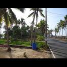 Der schmale Landstreifen zwischen dem Kadinamkulam See und dem Meer wird durch einen Steinwall geschützt
